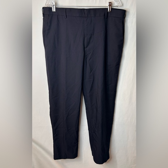 Van Heusen Traveler Men’s Navy Blue Flat Front Dress Pants Size 36X32 Slim Fit - Picture 1 of 15